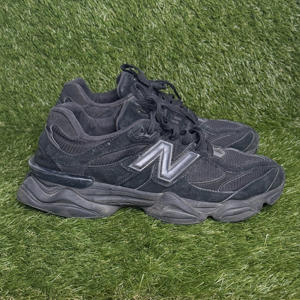 Boys New Balance 9060 Black Grade School Shoe size 12.5 M